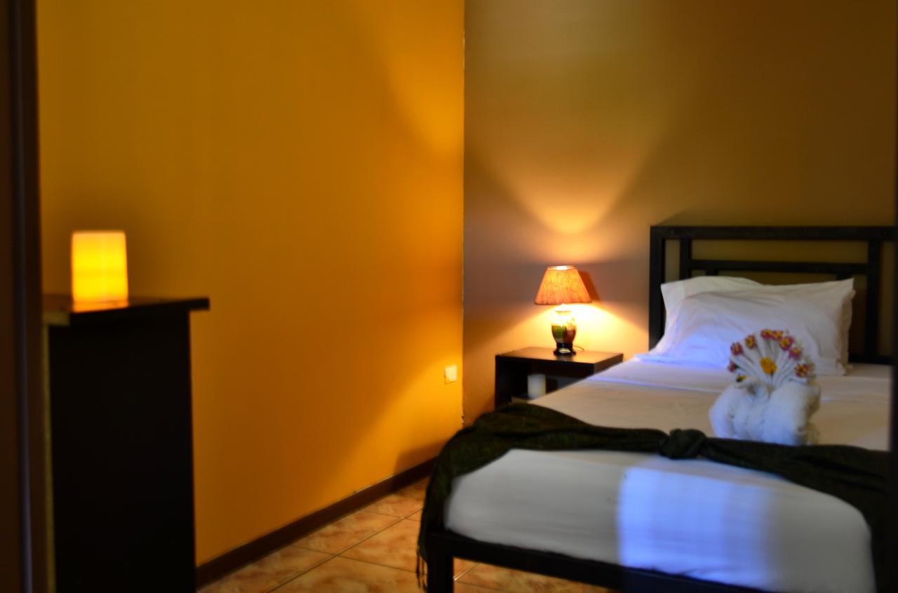 Hotel Casa Aura Картаго Экстерьер фото