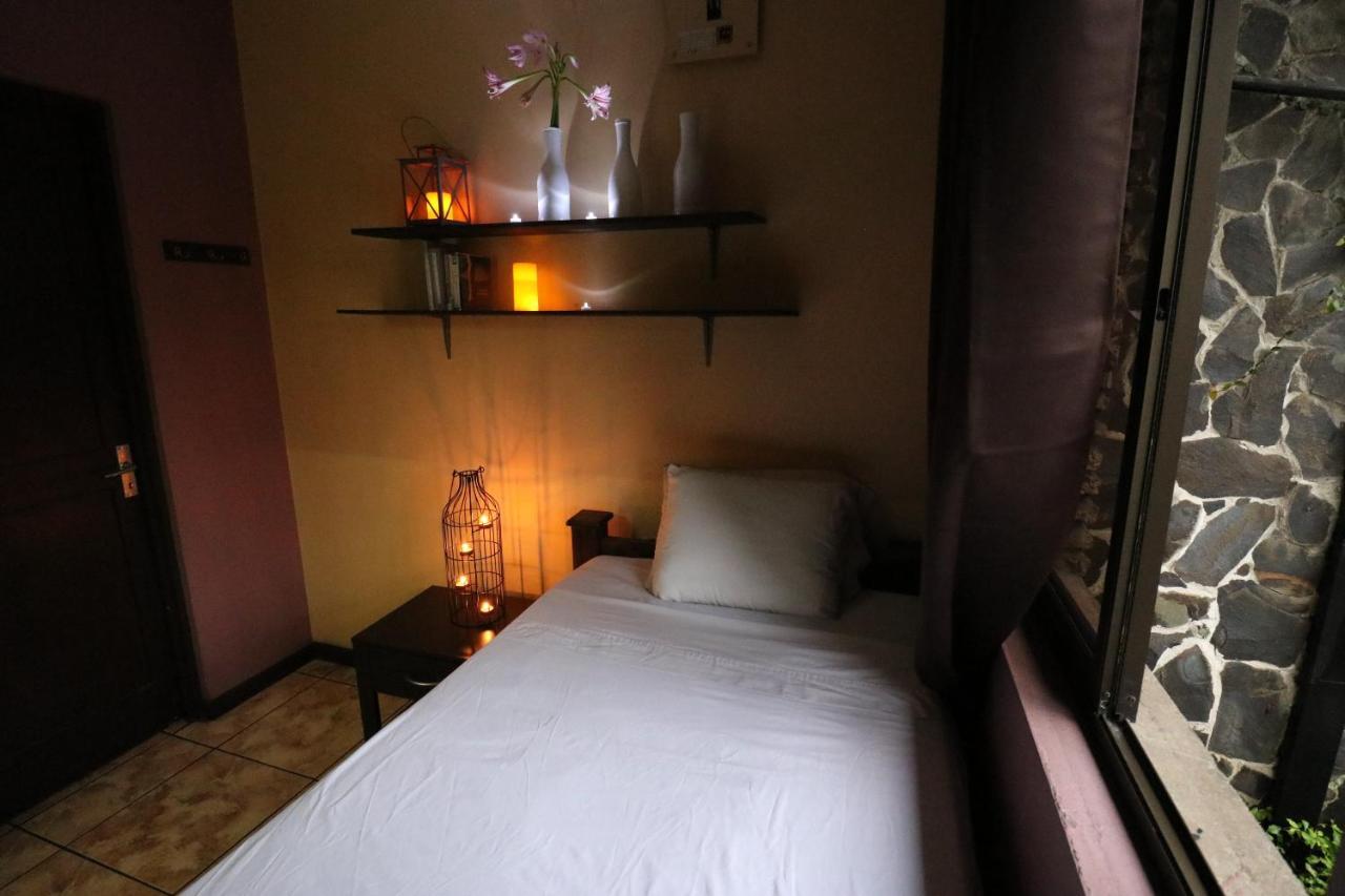 Hotel Casa Aura Картаго Экстерьер фото